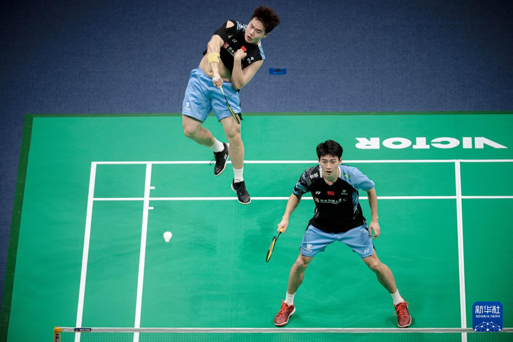 梁伟铿(左)/王昶在比赛中 梁伟铿(左)/王昶在比赛中